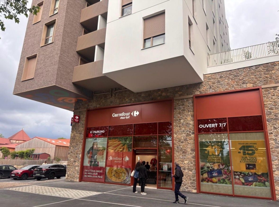 Façade du Carrefour Market d'Aubervilliers