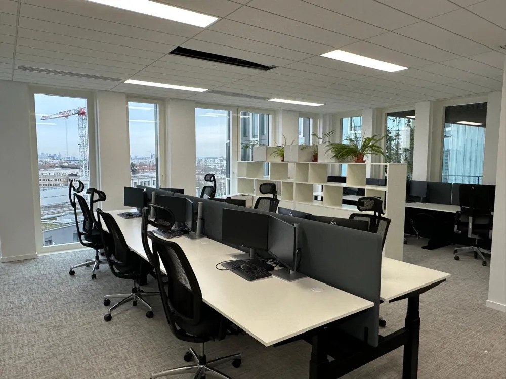Open space avec postes de travail