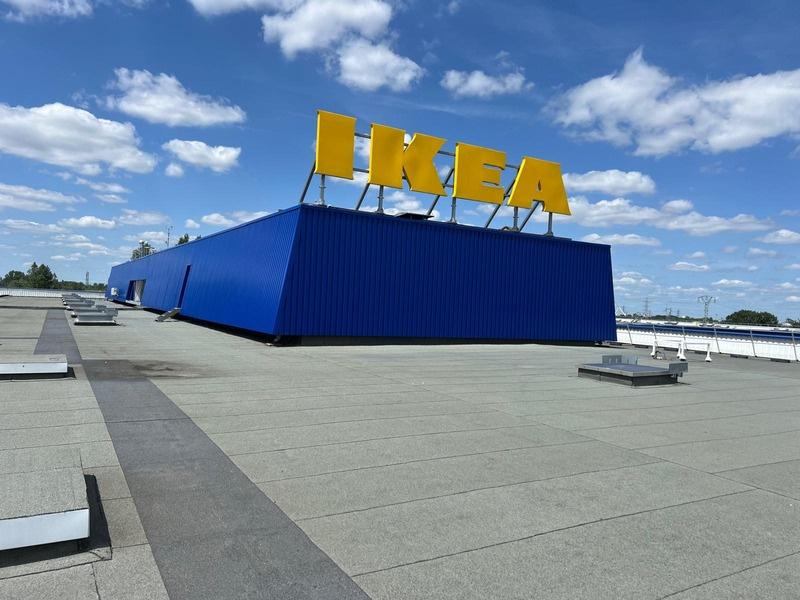 Façade bleue d'un magasin IKEA