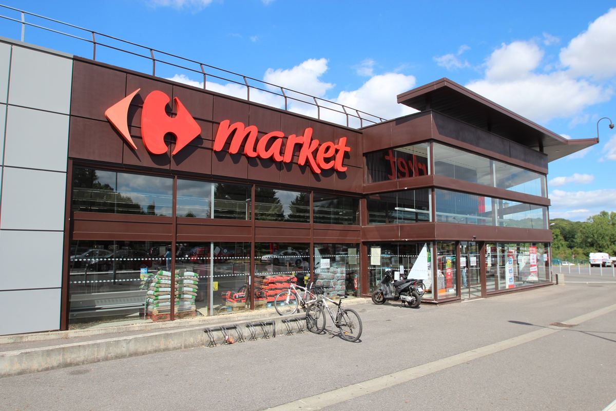 Façade du Carrefour Market de Limours