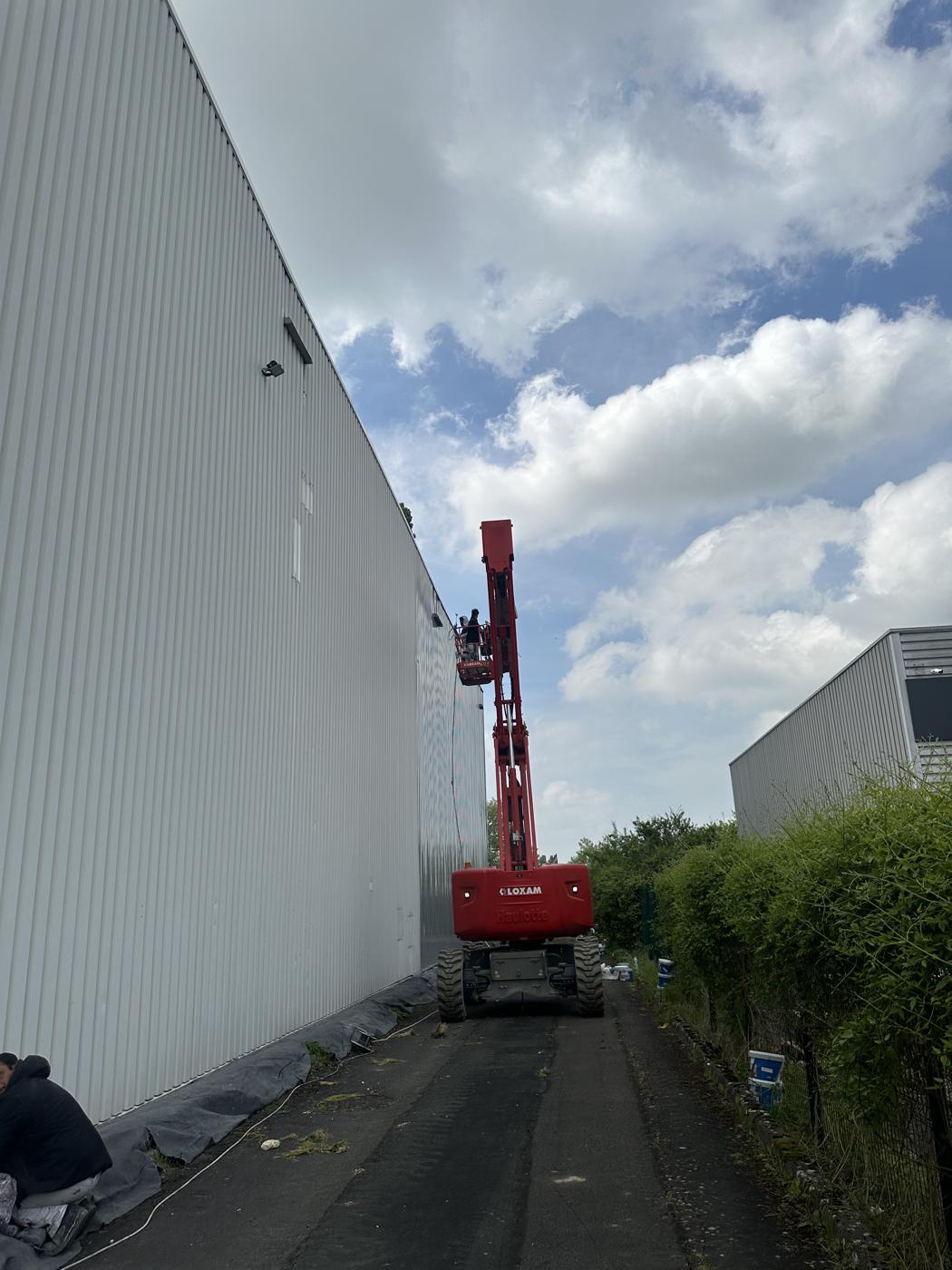 Nacelle le long du bardage