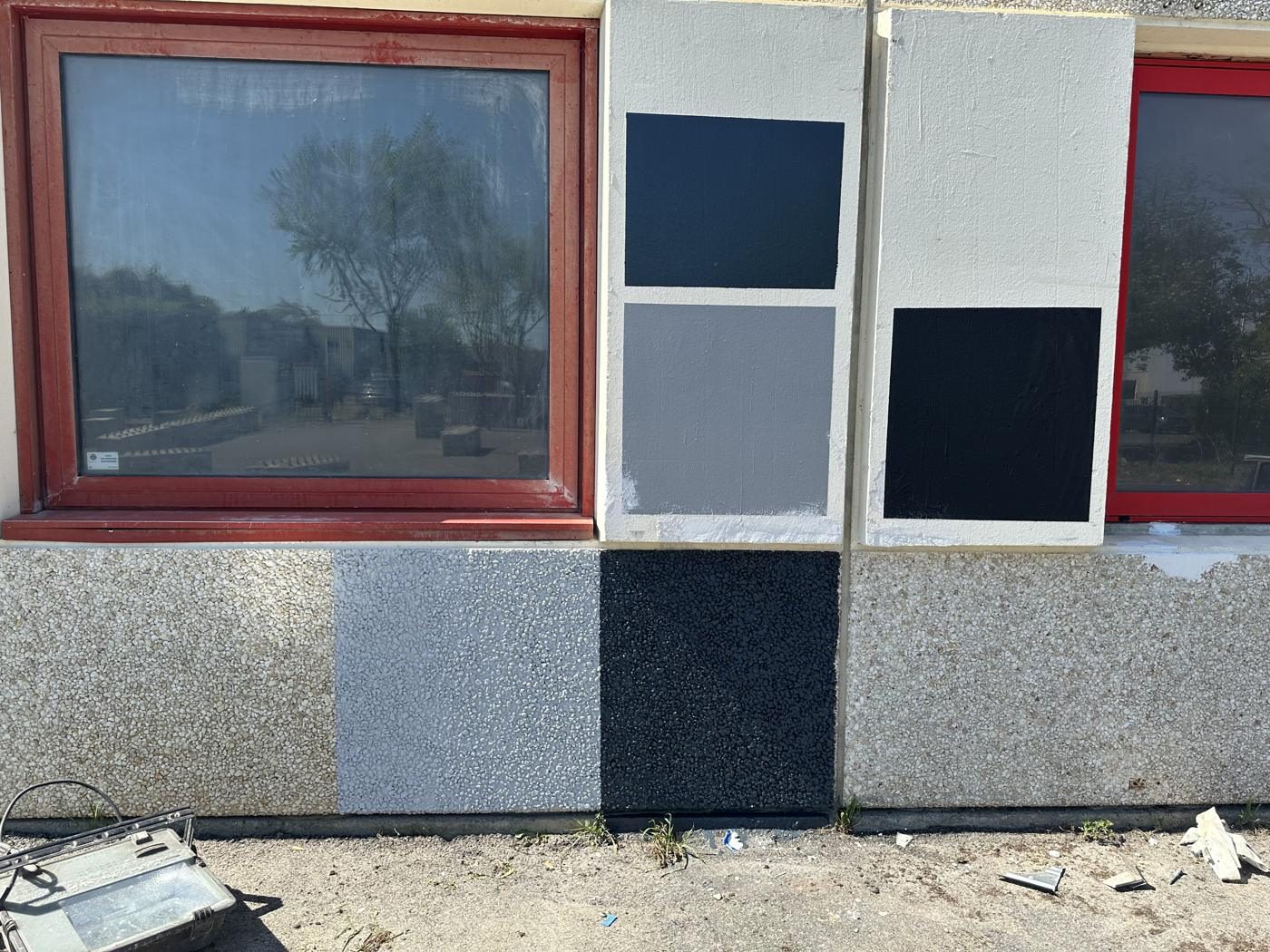 Échantillons de teintes sur la façade
